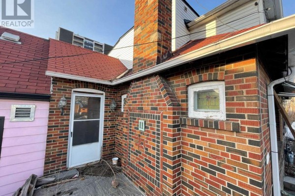 11 Stavebank Road N, Mississauga, ON, photo 2