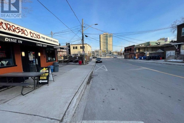 11 Stavebank Road N, Mississauga, ON, photo 3