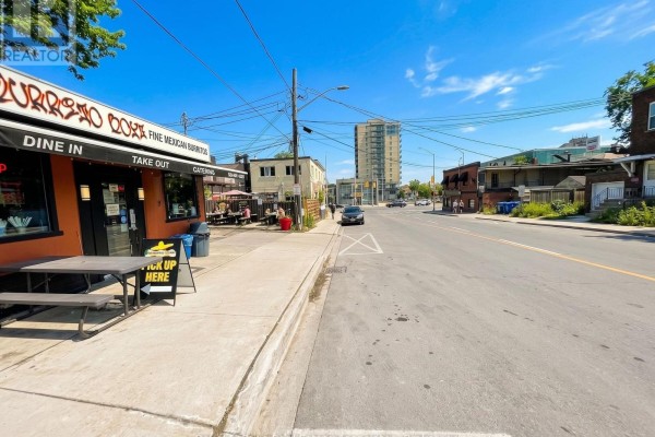 11 Stavebank Road N, Mississauga, ON L5G2T3 Photo 4