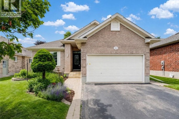 Recreation room - 11 Sun Valley Drive, Baden, ON N3A3P8 Photo 2