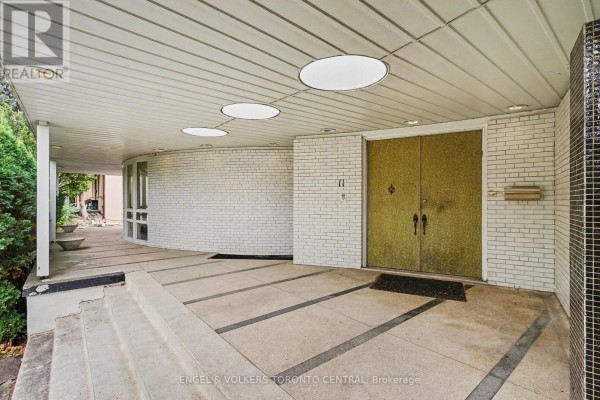 11 Suncrest Drive, Toronto, ON M3C2L1 Photo 2