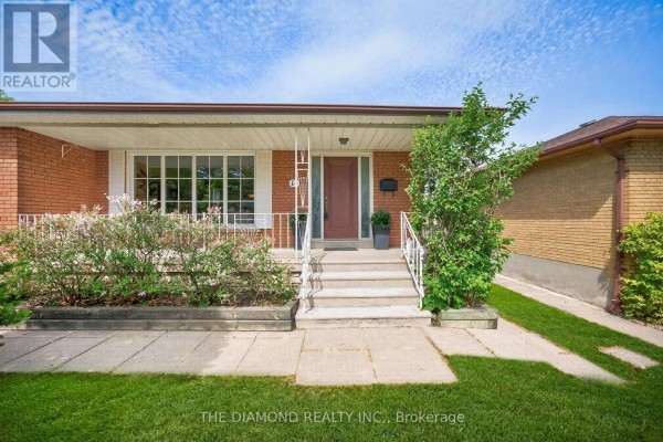 Living room - 11 Swordbill Drive, Toronto, ON M9A4V3 Photo 2