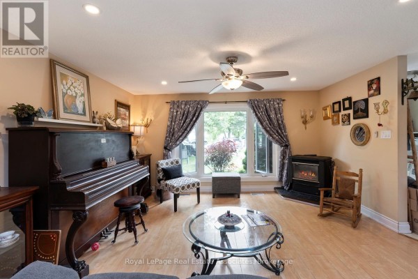 11 Tamarack Court, New Tecumseth, ON, photo 3