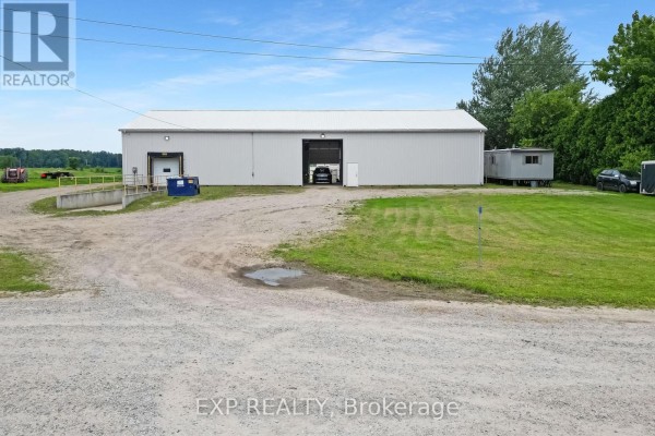 11 Tucker Street, Southwest Middlesex, ON N0L1Z0 Photo 4