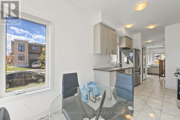 11 Turnberry Lane, Barrie, ON L9J0M8 Photo 5