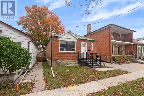 Primary Bedroom - 11 Vimy Avenue, Toronto, ON M9N2W1 Photo 3