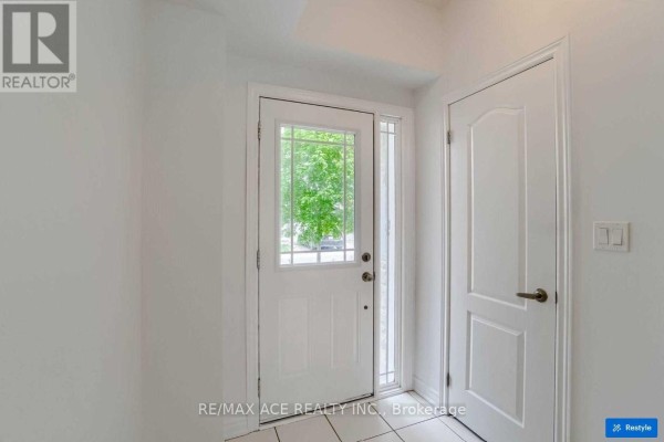 Family room - 11 Waterstone Way, Whitby, ON L1N0M3 Photo 3