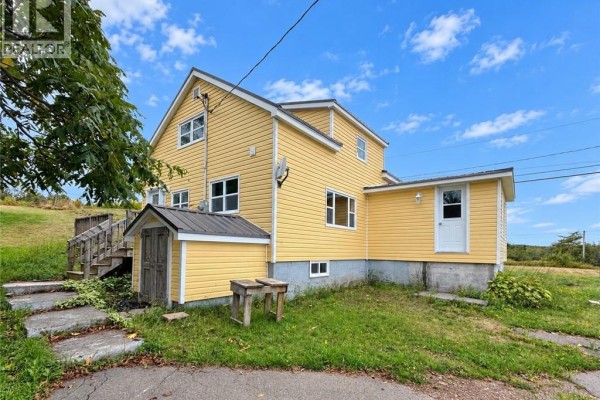 Bath (# pieces 1-6) - 11 Windsor Street, Grand Manan, NB E5G2J7 Photo 4