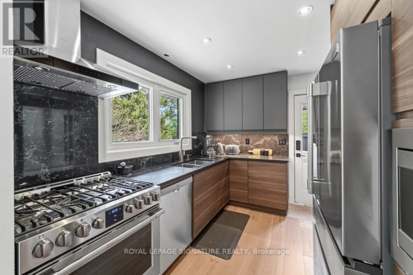 11 Yewfield Crescent, Toronto, ON, photo 2
