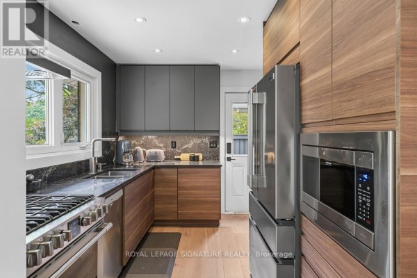 11 Yewfield Crescent, Toronto, ON, photo 3