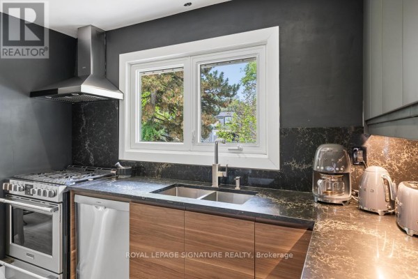 Great room - 11 Yewfield Crescent, Toronto, ON M3B2Y4 Photo 5