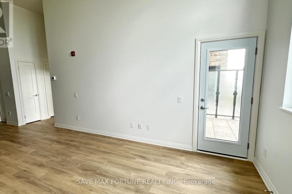 110 - 101 Golden Eagle Road, Waterloo, ON N2V1C3 Photo 5