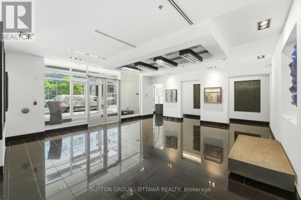 Living room - 110 - 101 Richmond Road, Ottawa, ON K1Z0A6 Photo 3
