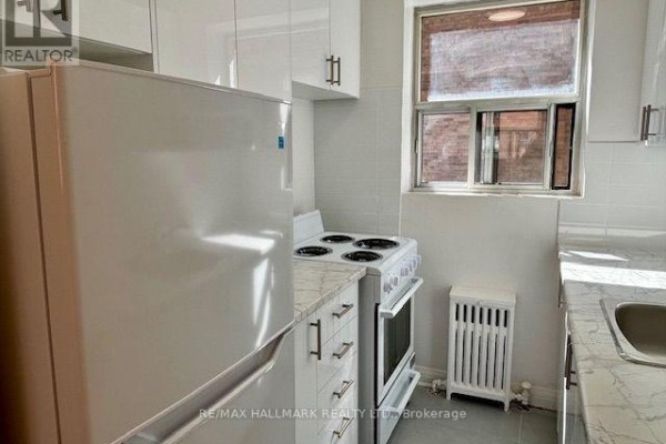 110 - 11 Anglesey Boulevard, Toronto, ON M9A3B2 Photo 5