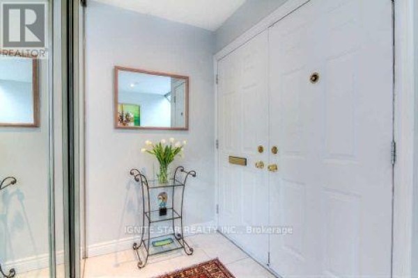 Family room - 116 Granby Street, Toronto, ON M5B1J1 Photo 4