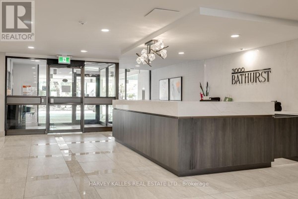 Kitchen - 110 - 3000 Bathurst Street, Toronto, ON M6B3B4 Photo 3
