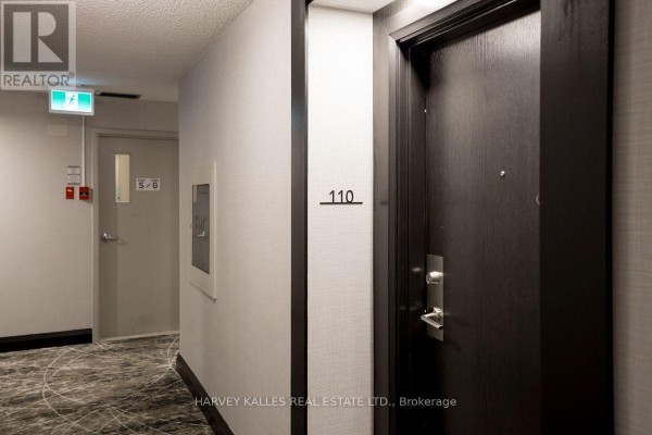 Primary Bedroom - 110 - 3000 Bathurst Street, Toronto, ON M6B3B4 Photo 4