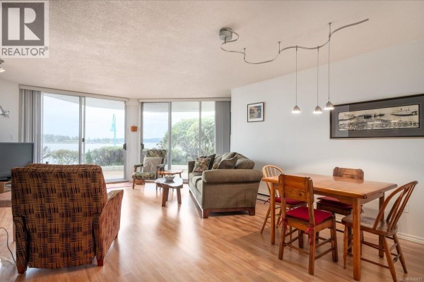 Living room/Dining room - 110 150 Promenade Dr, Nanaimo, BC V9R6M6 Photo 5