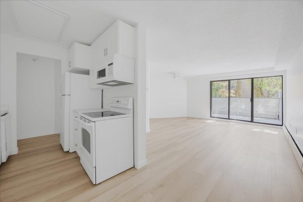 110 15020 North Bluff Road, White Rock, BC V4B5A4 Photo 4