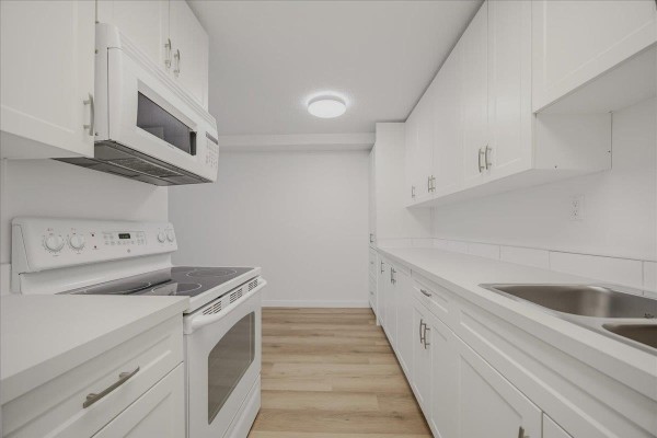 110 15020 North Bluff Road, White Rock, BC V4B5A4 Photo 5