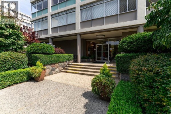 110 1975 Pendrell Street, Vancouver, BC V6G1T6 Photo 2