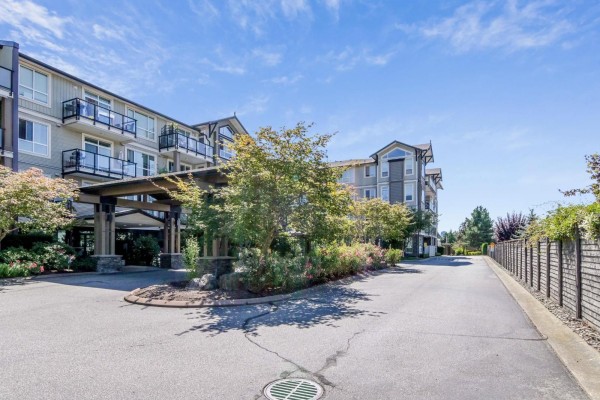 110 32729 Garibaldi Drive, Abbotsford, BC V2T0A6 Photo 2