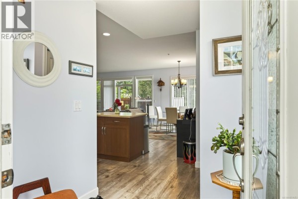 Dining room - 110 830 Varsity Way, Nanaimo, BC V9R0A4 Photo 5