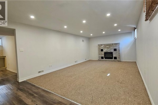 Primary Bedroom - 110 Abbot Drive Unit# Lower, Hamilton, ON L8V4W2 Photo 3