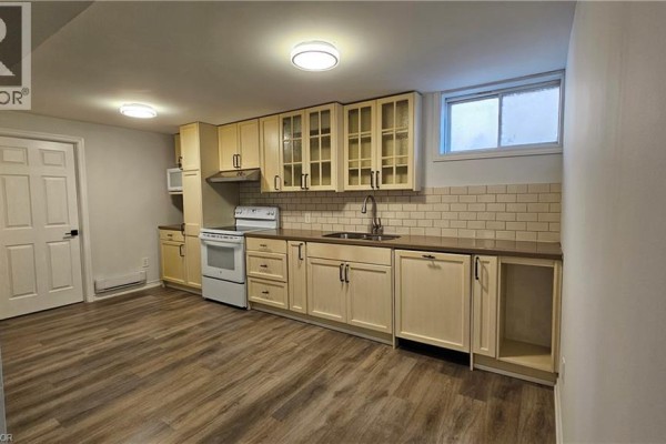 Kitchen/Dining room - 110 Abbot Drive Unit# Lower, Hamilton, ON L8V4W2 Photo 4