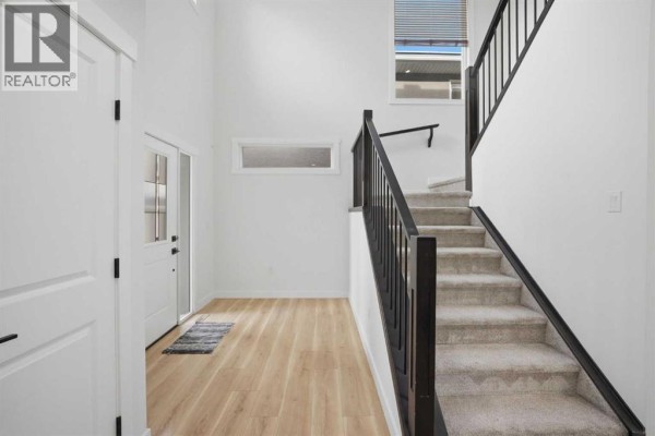Foyer - 110 Baysprings Gardens Sw, Airdrie, AB T4B5C5 Photo 4