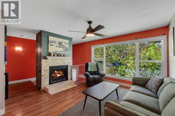 Primary Bedroom - 110 Beaconsfield Road Nw, Calgary, AB T3K1X9 Photo 4