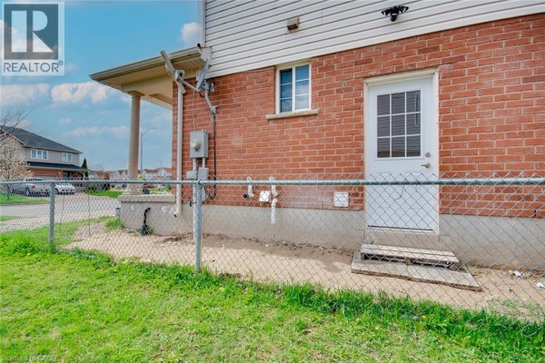 3pc Bathroom - 110 Commonwealth Street Unit# Basement, Kitchener, ON N2E4K8 Photo 2