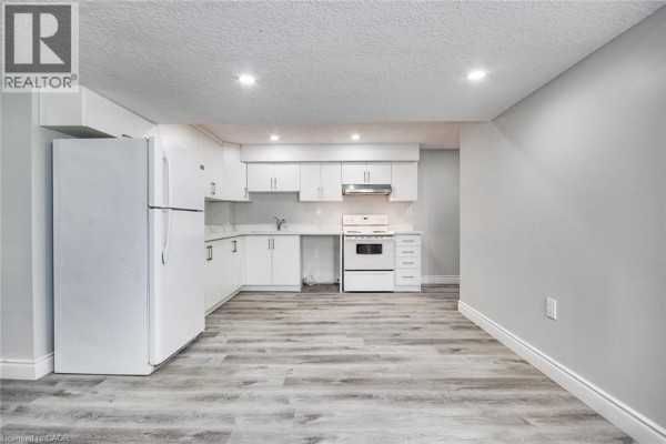 Kitchen - 110 Commonwealth Street Unit# Basement, Kitchener, ON N2E4K8 Photo 4