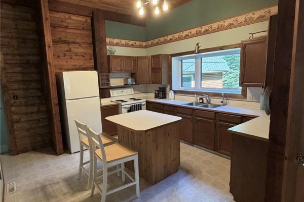 3pc Bathroom - 110 Deer Cres, Mcphee Lake, SK S0J0N0 Photo 5