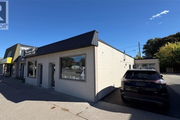 110 East Street North, Sarnia, ON N7T4A6 Photo 2