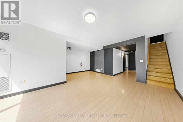 110 Fort York Boulevard, Toronto, ON M5V4A7 Photo 5
