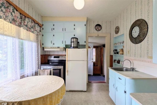 Eat in kitchen - 110 Guay Avenue, Winnipeg, MB R2M0B9 Photo 4
