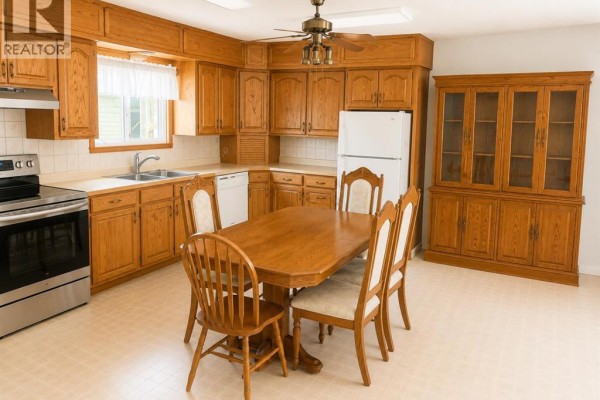 Sunroom - 110 Howard Street, Halkirk, AB T0C1M0 Photo 3