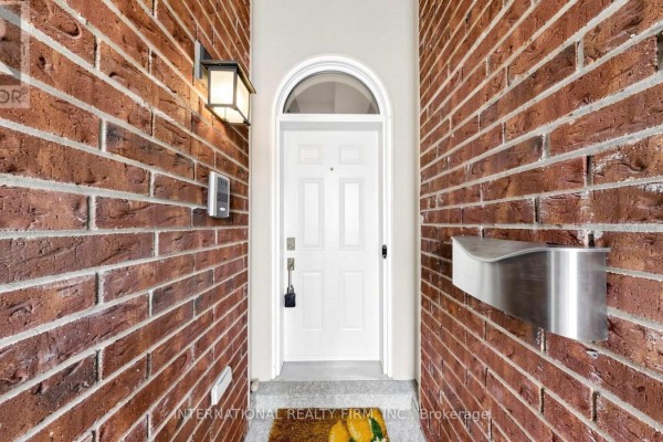 110 Lorraine Drive, Toronto, ON, photo 3