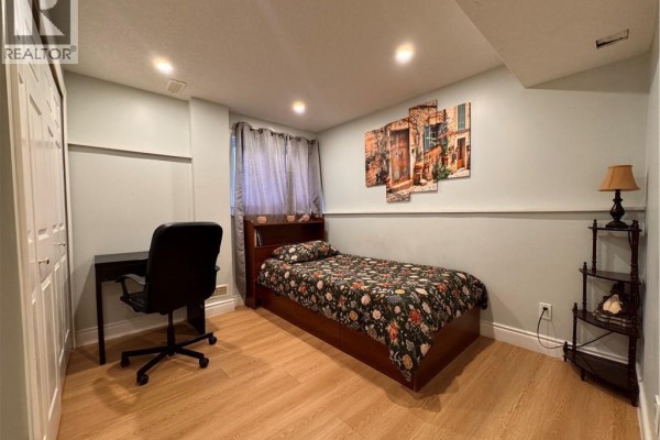 Bedroom with a single bed, desk, office chair, closet, and window. - 110 Marl Meadow Drive Unit# B, Kitchener