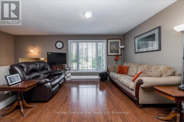 110 Maskinonge Road, Tay, ON L0K2A0 Photo 4