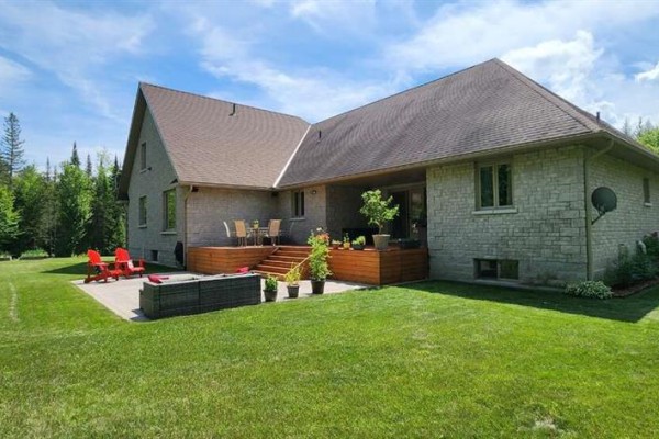 4pc Ensuite bath - 110 Monck Square, Deep River, ON K0J1P0 Photo 3