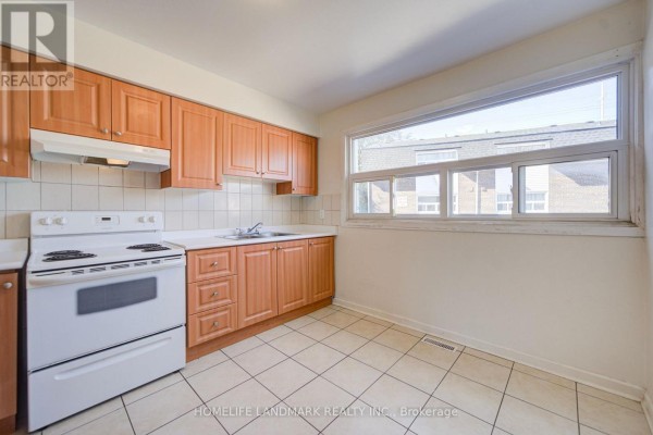 110 Purpledusk Trail, Toronto, ON M1E4E1 Photo 2