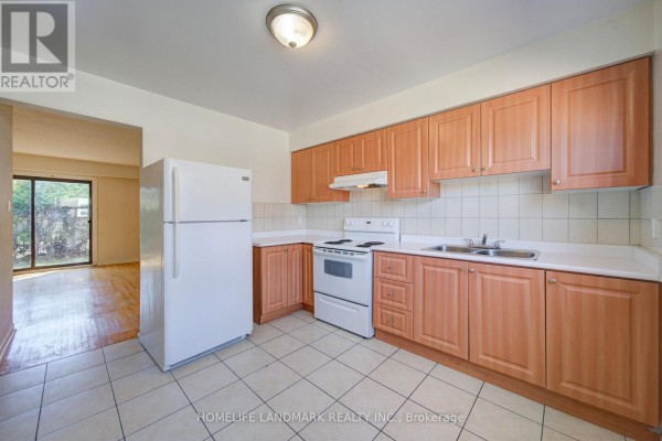 110 Purpledusk Trail, Toronto, ON M1E4E1 Photo 3