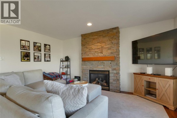 Living room - 110 Red Rock Crescent, Enderby, BC V4Y4B8 Photo 4