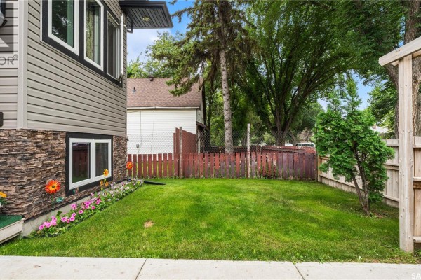 Primary Bedroom - 110 S Avenue S, Saskatoon, SK S7M2Z6 Photo 4