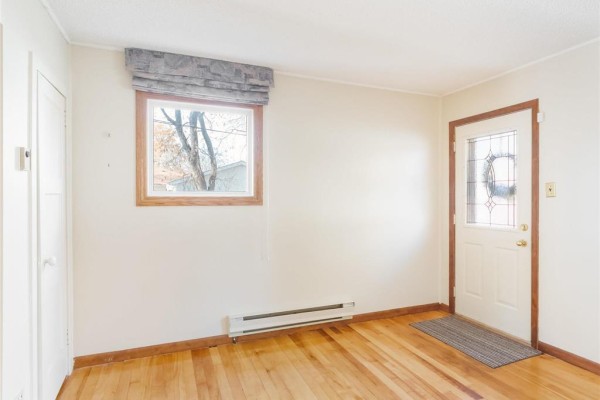Bedroom - 110 Sutherland Avenue, Selkirk, MB R1A0L8 Photo 3