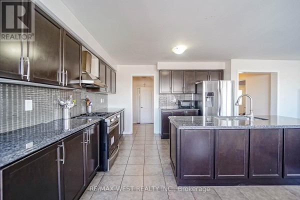110 Tysonville Circle, Brampton, ON, photo 2