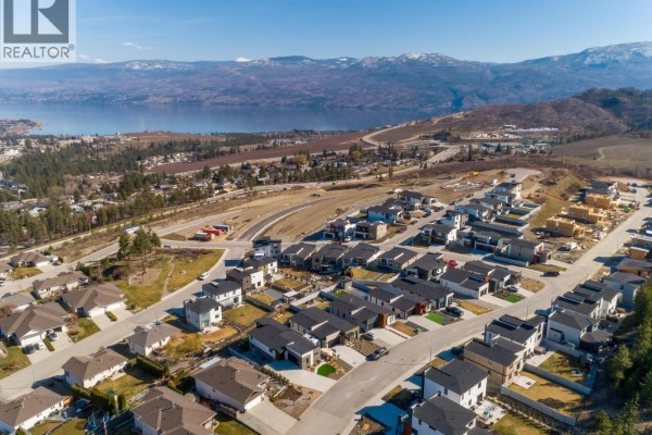110 Yorkton Road, West Kelowna, BC V4T0B1 Photo 2