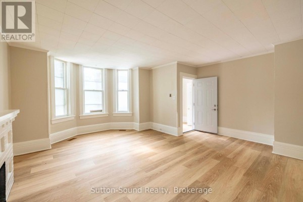 1100 4th Avenue E, Owen Sound, ON, photo 3